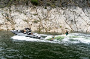 ZS252 wake boat pulling wake surfer