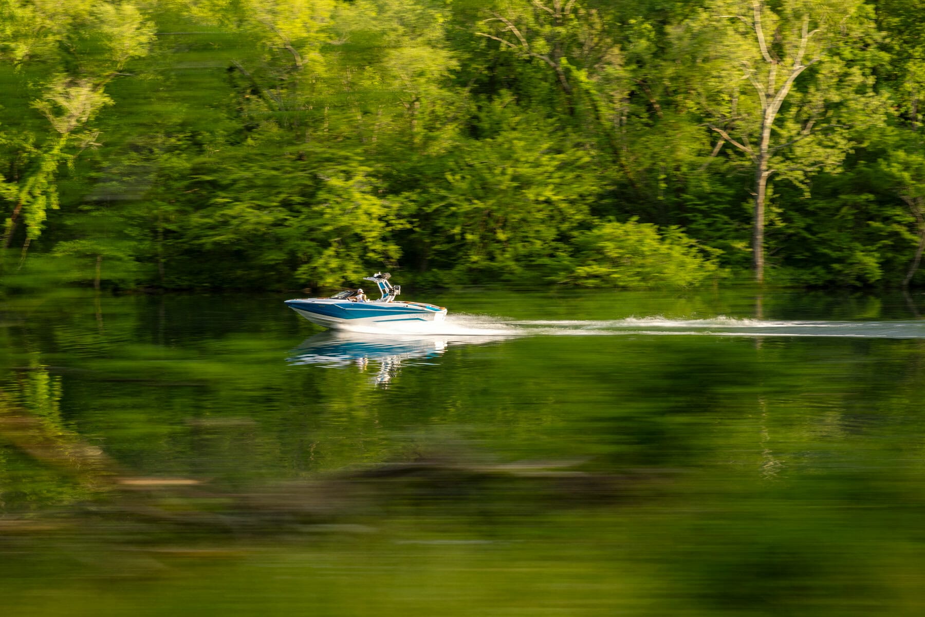 ZS232 racing through lake